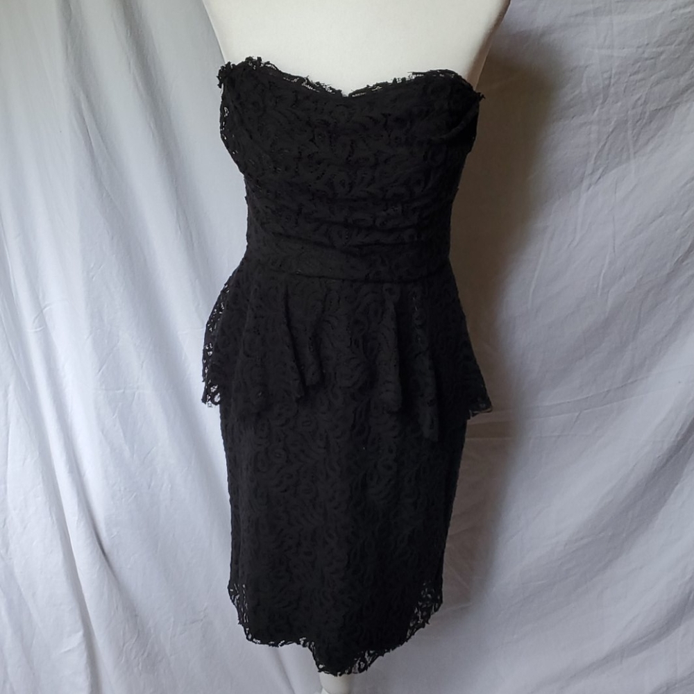 Donna Morgan Sweetheart Lace Peplum Dress